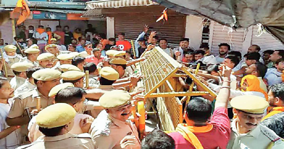 Tension grips Baran after cops lathicharge agitating traders